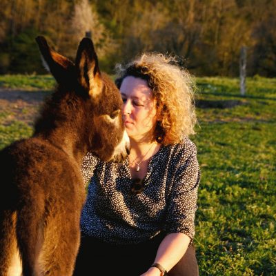 Cécile et un ânon